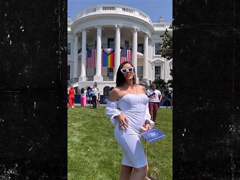 rose montoya breasts|Rose Montoya apologizes for going topless at the White House。